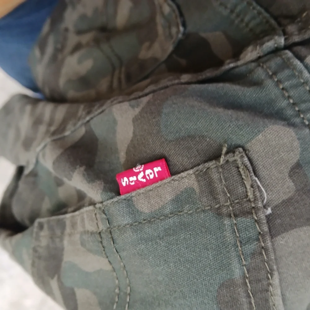 Levis Camouflage Jogger Pants. Boys 14‎ Reg.